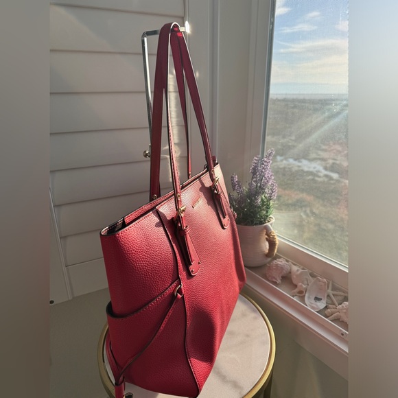 MICHAEL KORS VOYAGER EAST WEST MK SIGNATURE TOTE SHOULDER BAG - Picture 16 of 17